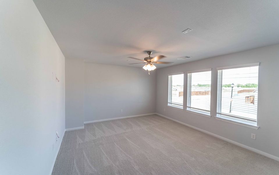 Spacious, unfurnished interior of a new home in Solterra, Mesquite (Image 11).