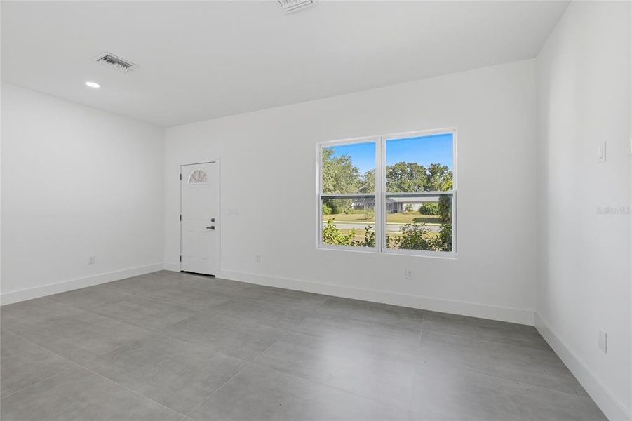 Spacious, unfurnished interior of a new home in , Port Charlotte (Image 13).