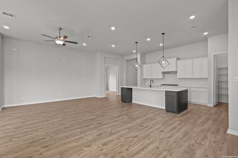 Spacious, unfurnished interior of a new home in Homestead, Schertz (Image 17).