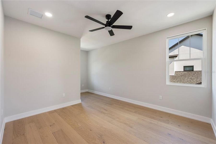 Spacious, unfurnished interior of a new home in , Winter Park (Image 24).