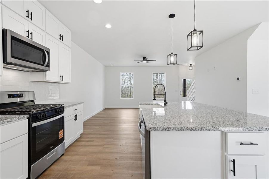 Furnished interior view inside a new home in , Jasper (Image 13).