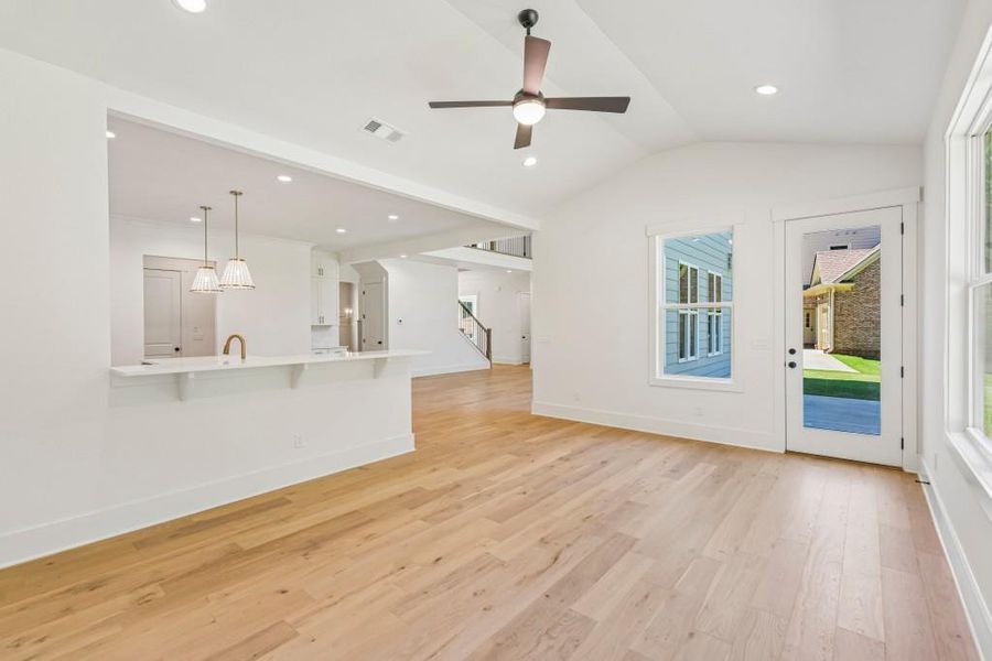 Spacious, unfurnished interior of a new home in White Post on Lake Lanier, Gainesville (Image 36).