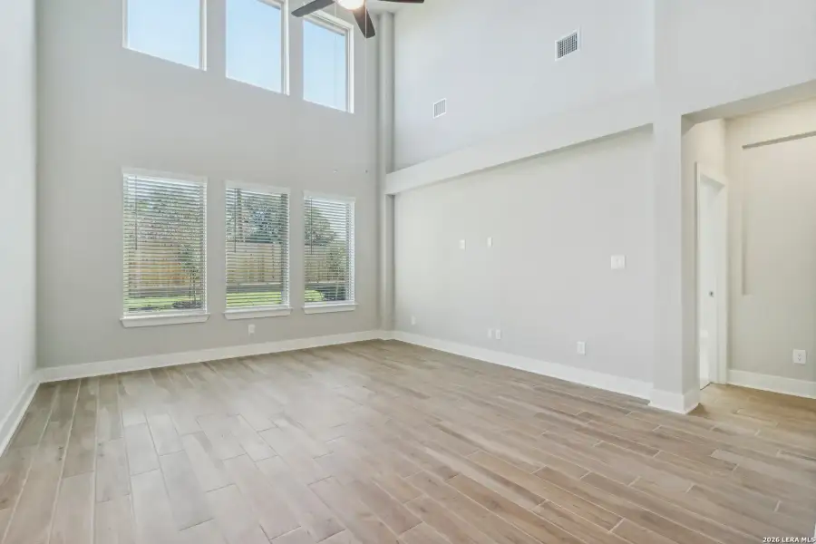 Spacious, unfurnished interior of a new home in Fox Falls, Boerne (Image 19).