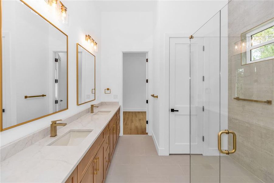 Furnished interior view inside a new home in , Orlando (Image 31).