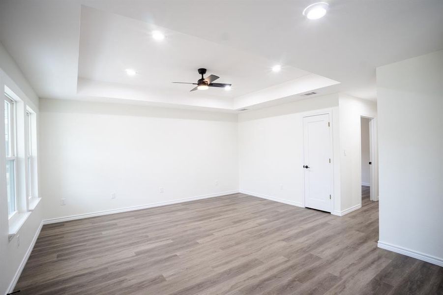 Spacious, unfurnished interior of a new home in , Mexia (Image 15).