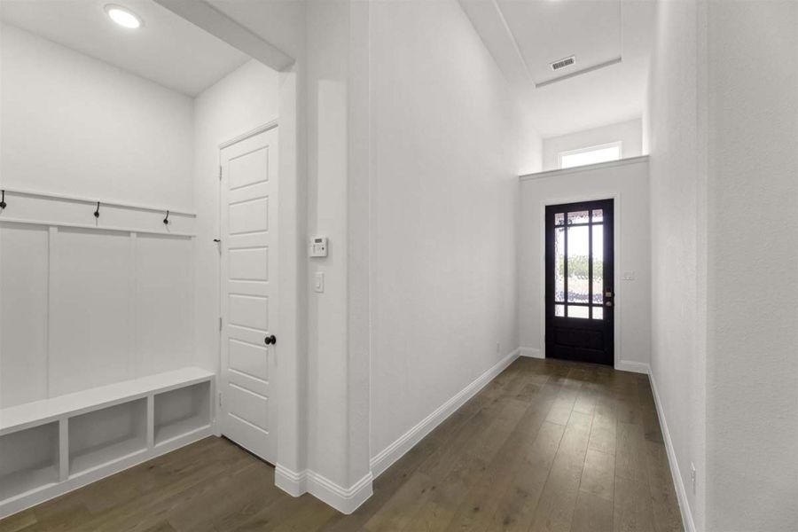 Spacious, unfurnished interior of a new home in Meadow Run, Melissa (Image 21).