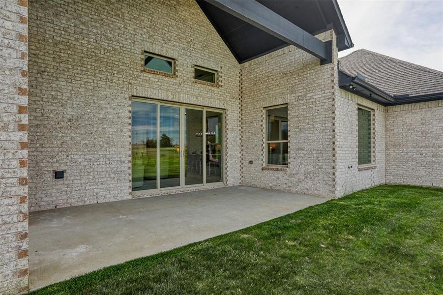 Exterior details and patio area of a home in , Celeste (Image 3).