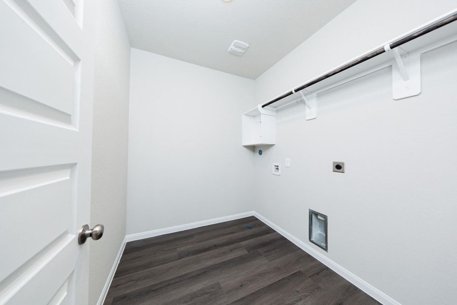 Spacious, unfurnished interior of a new home in River's Edge, Conroe (Image 15). Spacious, unfurnished interior of a new home in River's Edge, Conroe (Image 15).