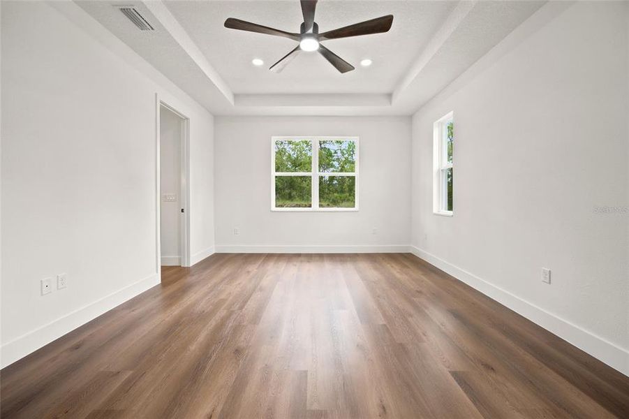 Spacious, unfurnished interior of a new home in , Dunnellon (Image 21).
