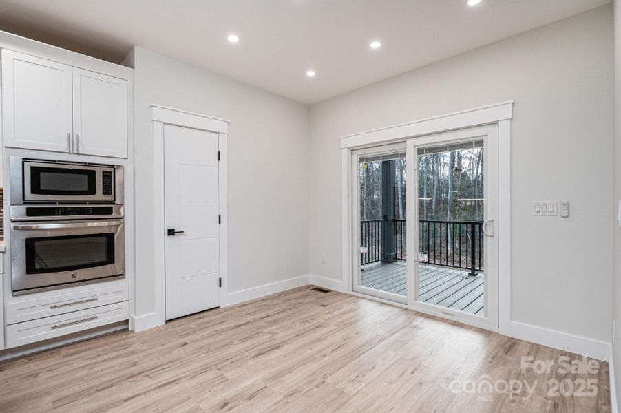 Breakfast Area showing the Sliding Patio Doors leading to the covered back porch.. Breakfast Area showing the Sliding Patio Doors leading to the covered back porch..