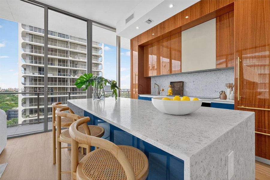Condo located in Miami, FL showcasing its design and architecture (Image 4).