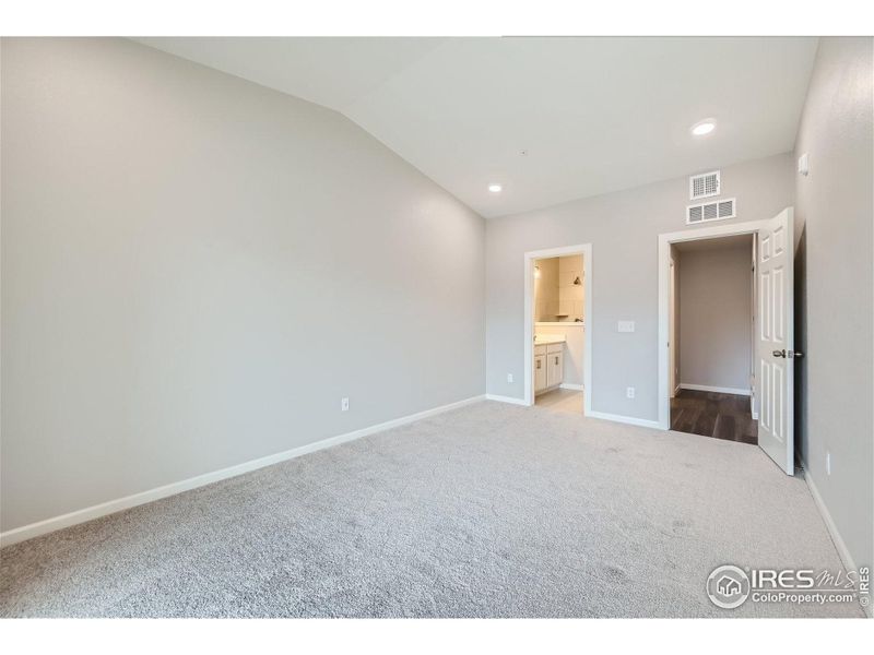 Spacious, unfurnished interior of a new home in , Longmont (Image 13).
