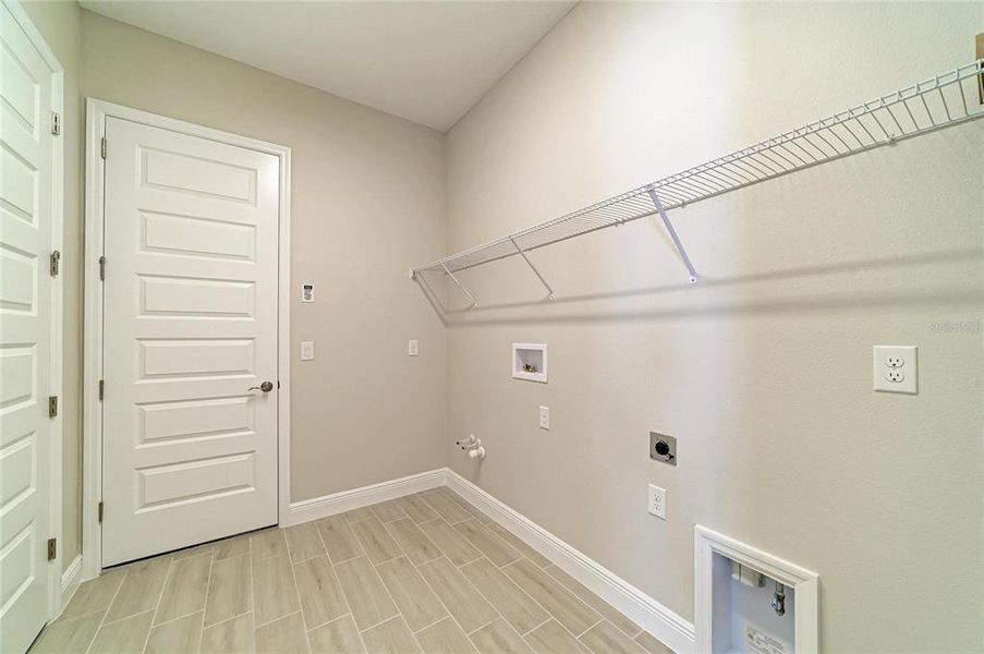 Spacious, unfurnished interior of a new home in Waterset, Apollo Beach (Image 41).