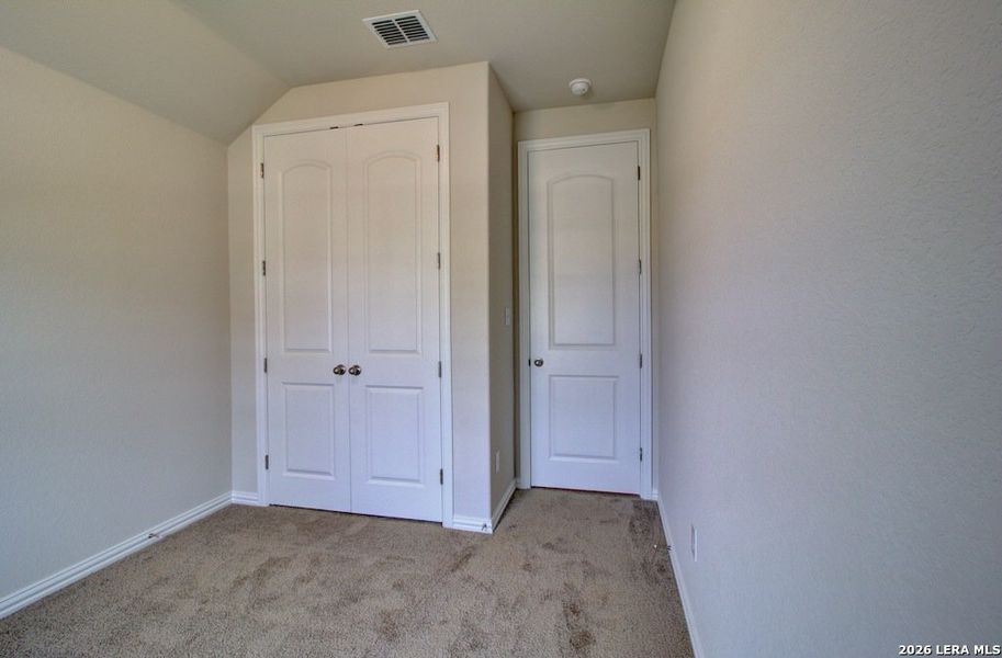 Spacious, unfurnished interior of a new home in Stream Waters, Seguin (Image 18).