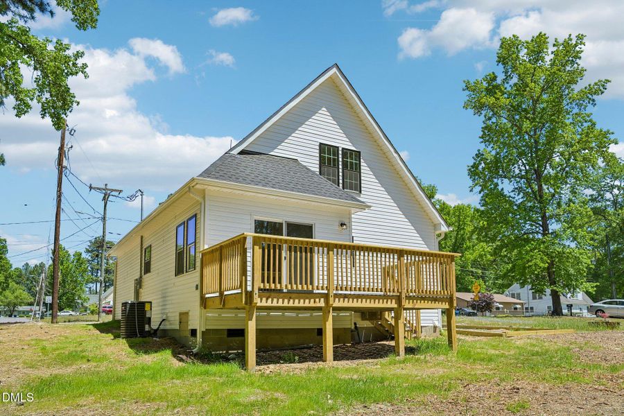 38-web-or-mls-Berwyn Ave-S1405-038