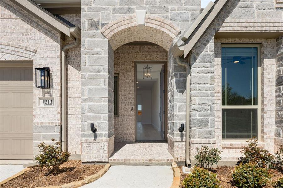 Exterior details and patio area of a home in Glenwood Meadows, Argyle (Image 27).