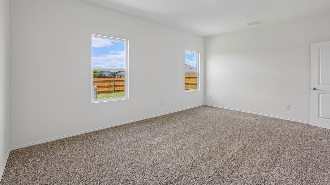 Spacious, unfurnished interior of a new home in Valverde, Bastrop (Image 17).