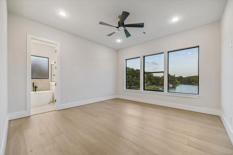 Spacious, unfurnished interior of a new home in , Sugar Land (Image 35).