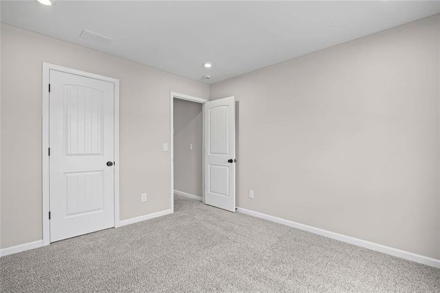 Spacious, unfurnished interior of a new home in Pickens Bluff, Dallas (Image 26).