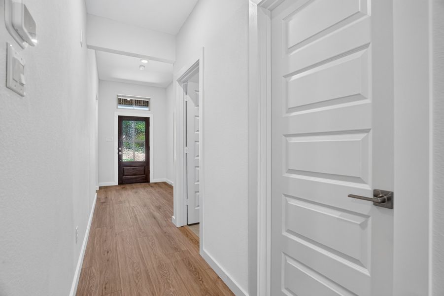 Spacious, unfurnished interior of a new home in Trail Creek, Cleburne (Image 22).