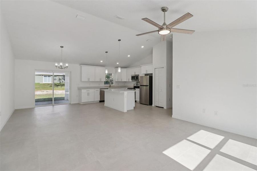 Spacious, unfurnished interior of a new home in , Ocklawaha (Image 14).