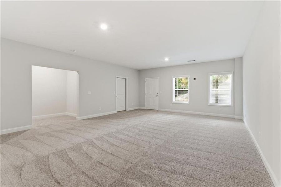 Spacious, unfurnished interior of a new home in , Dallas (Image 48).