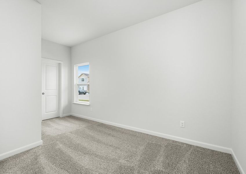 The secondary bedrooms are a great space for guest rooms and children's bedrooms. The secondary bedrooms are a great space for guest rooms and children's bedrooms.