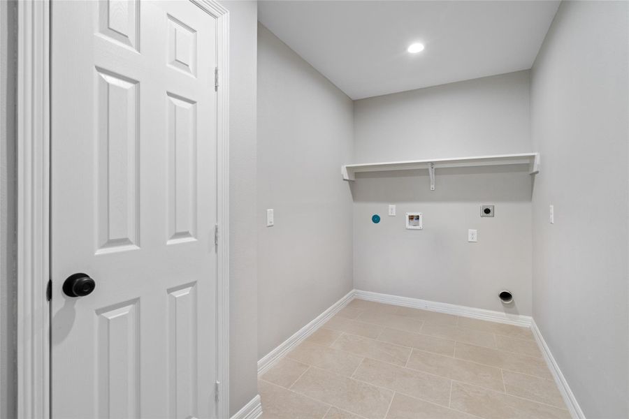 Spacious, unfurnished interior of a new home in , Houston (Image 28).