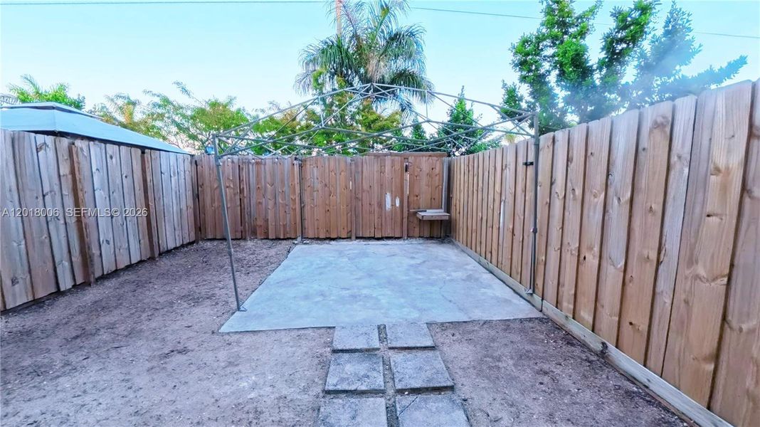 Exterior details and patio area of a home in , Florida City (Image 25).