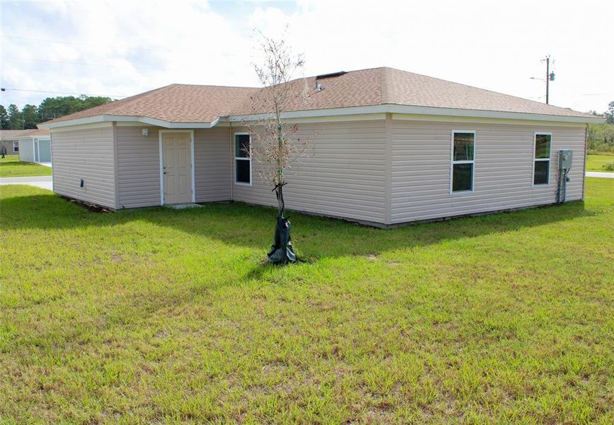 Exterior details and patio area of a home in , Dunnellon (Image 4). Exterior details and patio area of a home in , Dunnellon (Image 4).