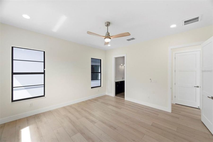 Spacious, unfurnished interior of a new home in , St. Petersburg (Image 54).