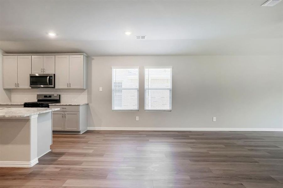 Spacious, unfurnished interior of a new home in Stella Hills, Denton (Image 34).