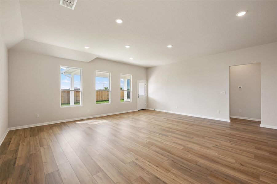Spacious, unfurnished interior of a new home in The Colony, Bastrop (Image 24).