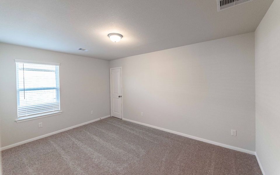 Spacious, unfurnished interior of a new home in River Ranch Meadows, Dayton (Image 19).