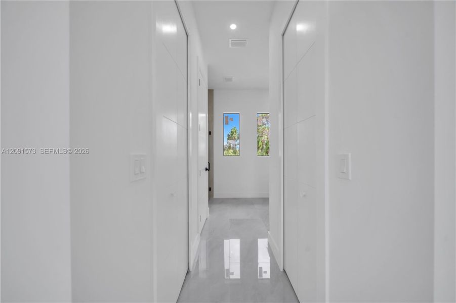 Spacious, unfurnished interior of a new home in , Lehigh Acres (Image 18).