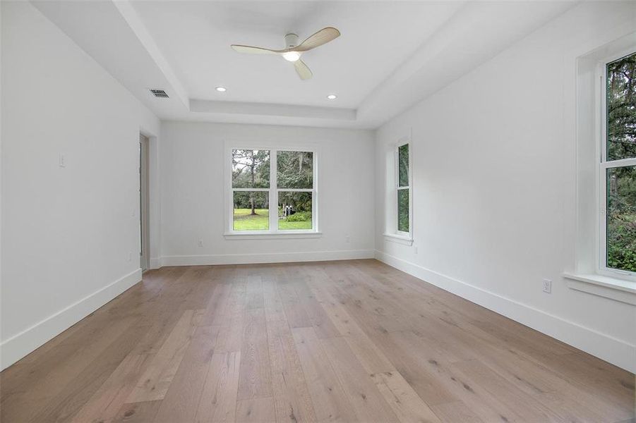 Spacious, unfurnished interior of a new home in , Deland (Image 25).