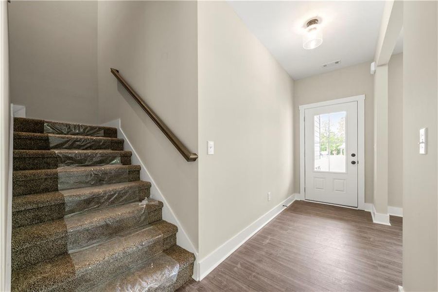 Spacious, unfurnished interior of a new home in Benson Estates, Dallas (Image 25).