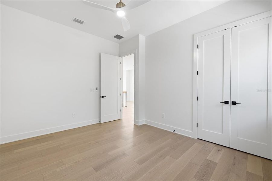 Spacious, unfurnished interior of a new home in , St. Petersburg (Image 23).