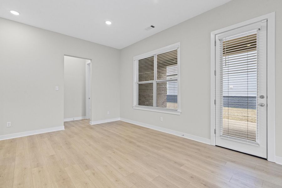 Spacious, unfurnished interior of a new home in Twin Oaks, Oakland (Image 18).