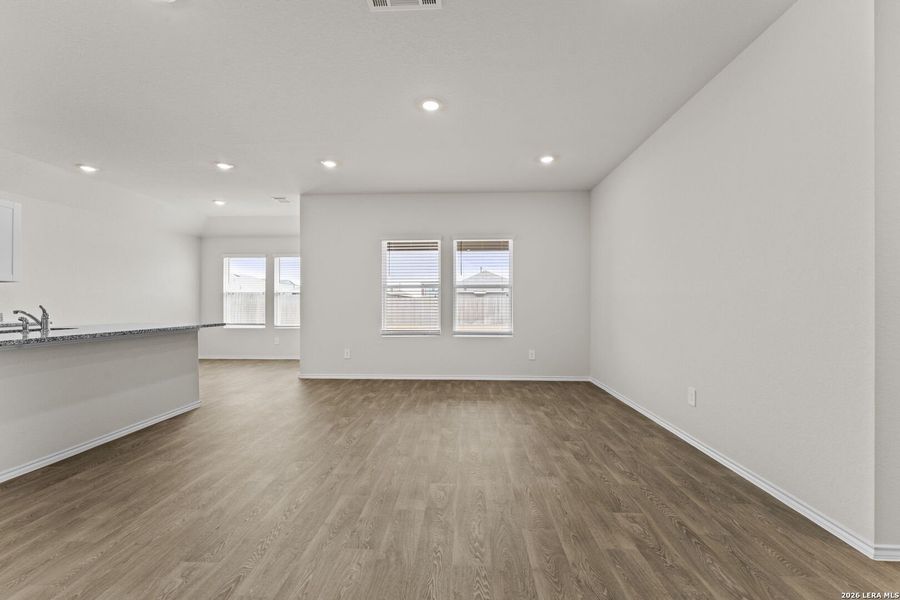 Spacious, unfurnished interior of a new home in Navarro Fields, Seguin (Image 20).