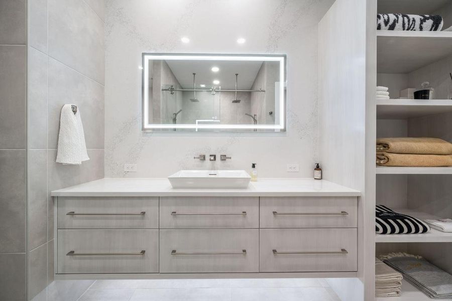 38-web-or-mls-1930_Frosted_Turquoise_Way