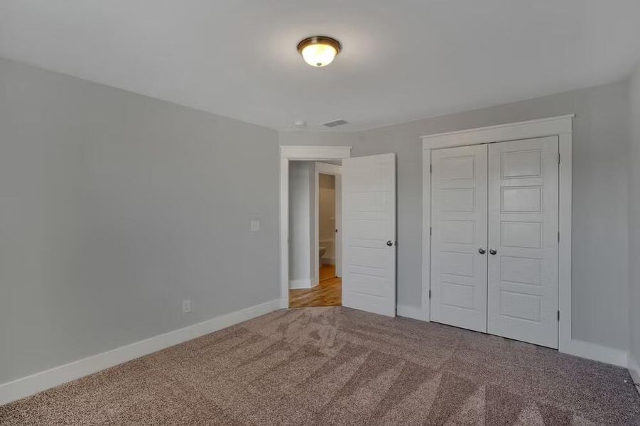 Spacious, unfurnished interior of a new home in Sweetgrass Station, Summerville (Image 20).