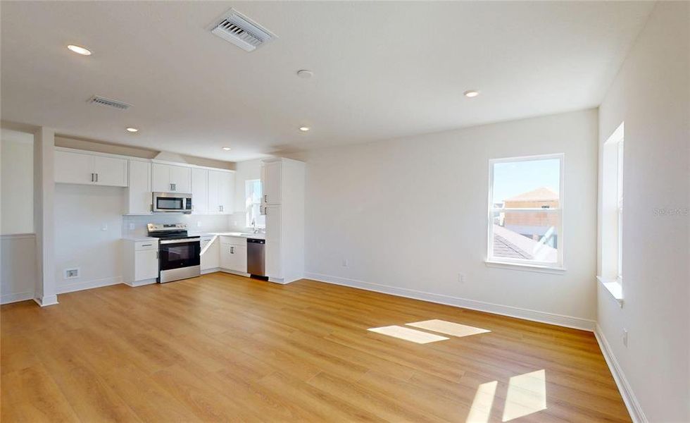 Spacious, unfurnished interior of a new home in Laureate Park, Orlando (Image 16). Spacious, unfurnished interior of a new home in Laureate Park, Orlando (Image 16).