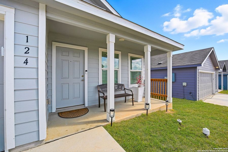 Exterior details and patio area of a home in Lodi Grove, Floresville (Image 4).