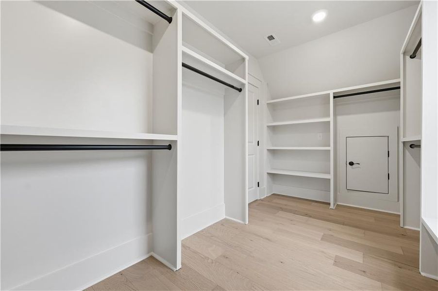 Spacious, unfurnished interior of a new home in , Gainesville (Image 40). Spacious, unfurnished interior of a new home in , Gainesville (Image 40).