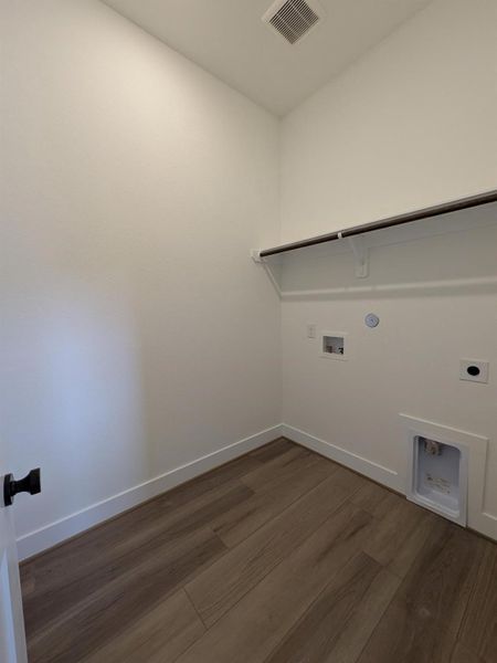 Spacious, unfurnished interior of a new home in Artavia, Conroe (Image 23).