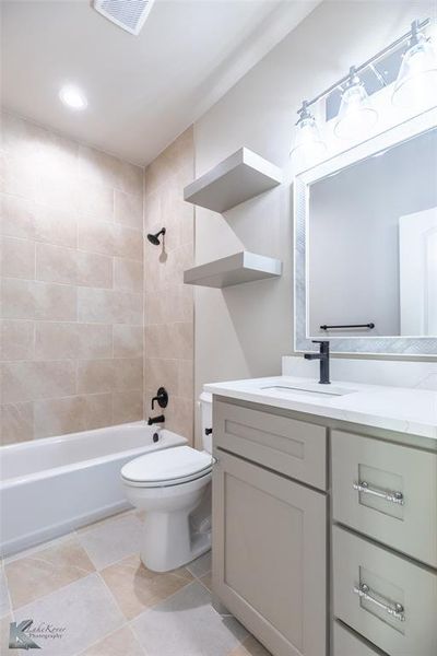 Furnished interior view inside a new home in , Tuscola (Image 4).