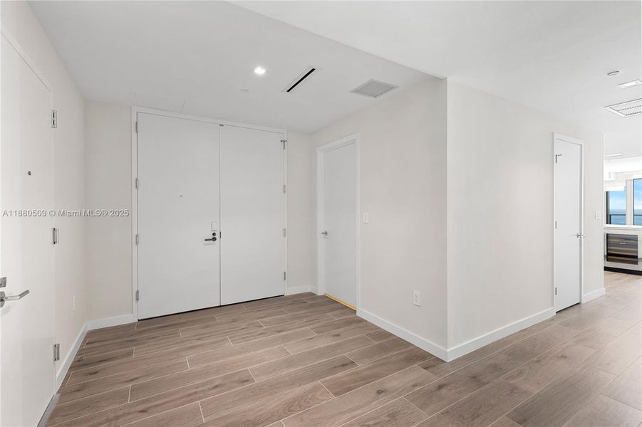 Spacious, unfurnished interior of a new home in , Pompano Beach (Image 55).
