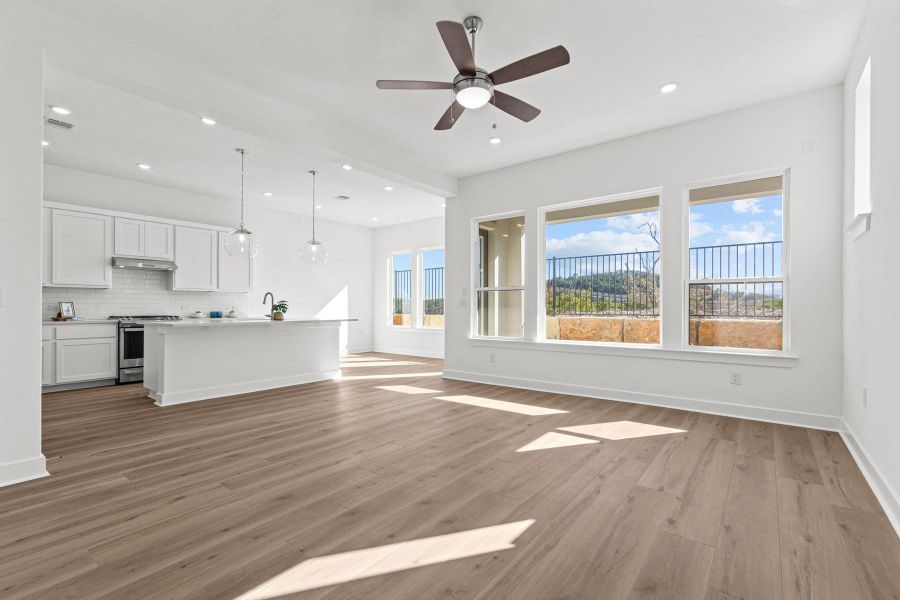 Family Room - Kitchen