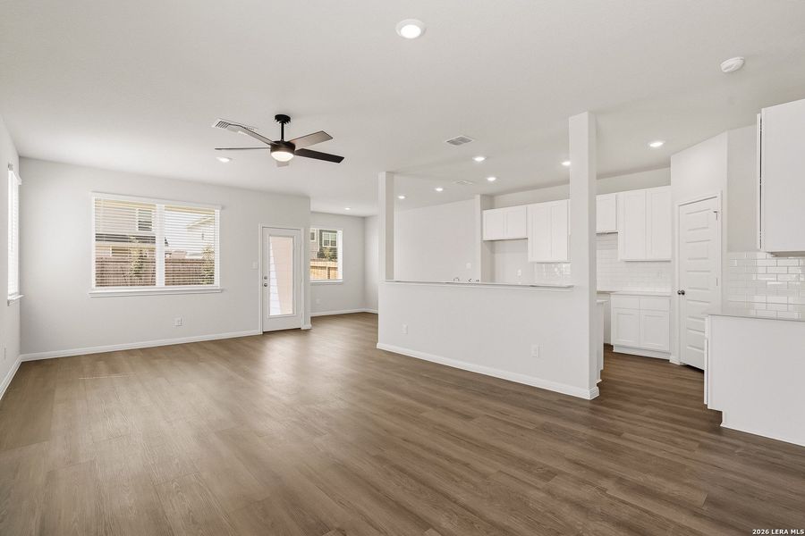 Spacious, unfurnished interior of a new home in Melissa Ranch, San Antonio (Image 15).